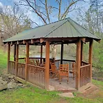Ern832 - Lakeside Hideaway - Great Location! Close To All The Action! Cabin