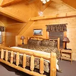 Rising Eagle Lodge - Eight Bedroom