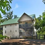 Pinnacle View 7B - Three Bedroom