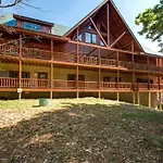 Sherwood Splash Lodge, 11 Bedrooms, Sleeps 52, Theater, Indoor Pool, Free Wifi