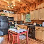 Pigeon Forge Scenic Solitude With Private Hot Tub!