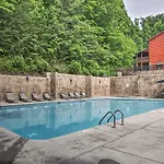 Pigeon Forge Family Cabin With Resort Pool And Hot Tub