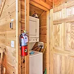 Pigeon Forge Family Cabin With Resort Pool And Hot Tub
