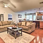 Home With Community Pool - 2 Miles To The Island!