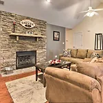 Home With Community Pool - 2 Miles To The Island!