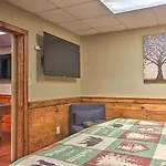 Pigeon Forge Cabin With Hot Tub And Mountain Views!