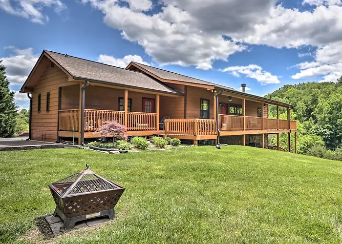 Log Cabin With Deck And Hot Tub 5 Mi To Dollywood!