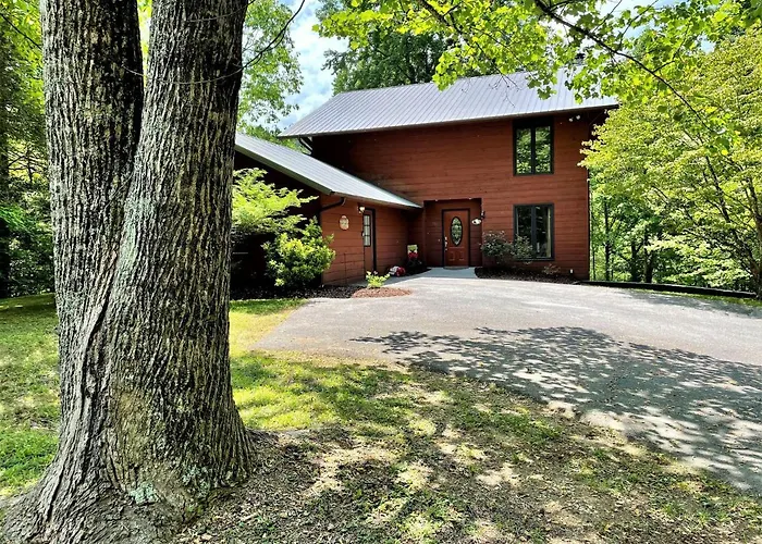 Wandering Bear Lodge Chalet