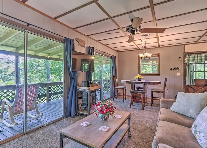 Peaceful Pigeon Forge Cabin With Fire Pit!