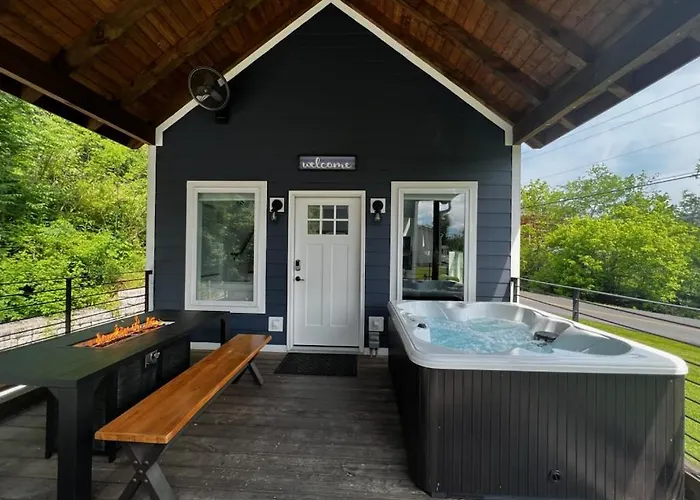 Modern Smoky Mountain Tiny House