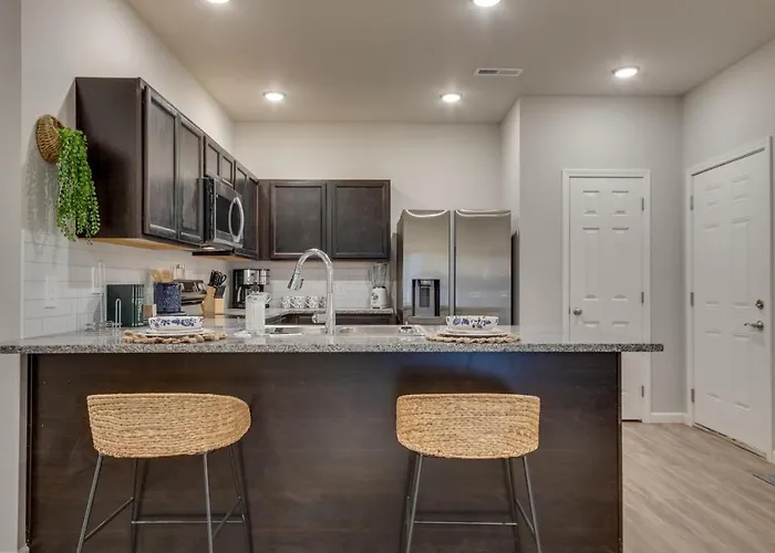 New 1 Bedroom Apt Sleeps 4 - Rc 5106