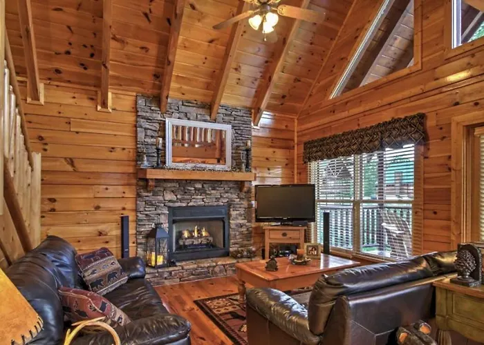 Solid Ground Lodge With Yard!