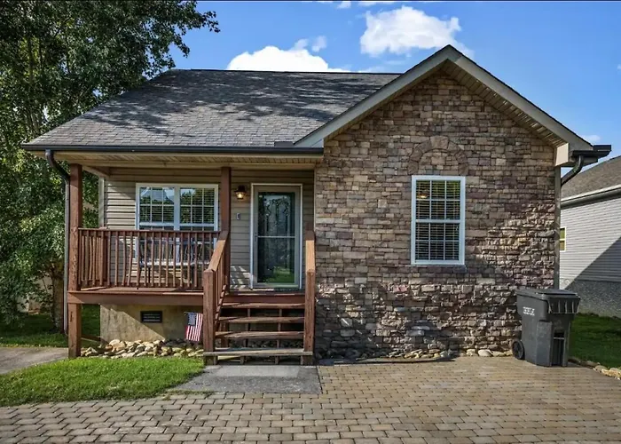 Creekside Cottage*Hot Tub*Entire Home-Pigeon Forge
