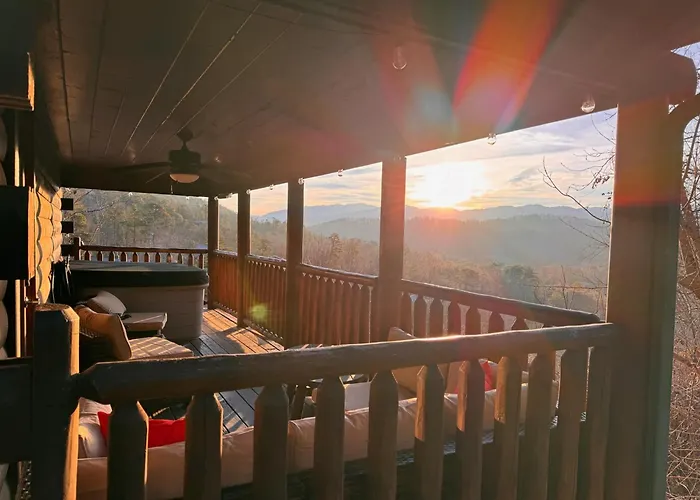 Smoky Paws - Exceptional Cabin, Stunning Mountain Views, Hot Tub, Tranquil, Gigabit Internet, Free L2 Ev