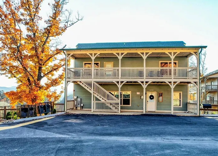 Southern Comfort Lodge-In Pigeon Forge, Sleeps 18-7Br 6Ba Luxury Cabin, W Free Attraction Ticket!