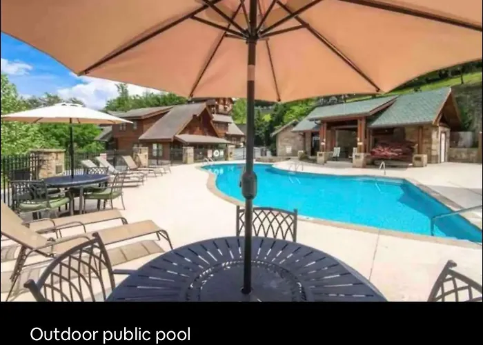 Condo With Pool Near Dollywood