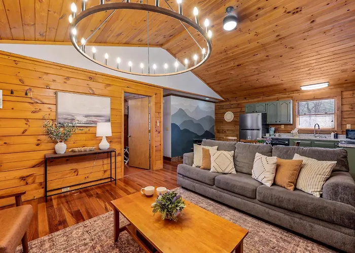 Couples Getaway Cabin Near National Park W Hot Tub