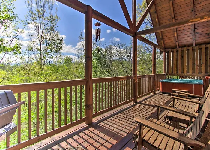 Pigeon Forge Family Cabin With Resort Pool And Hot Tub