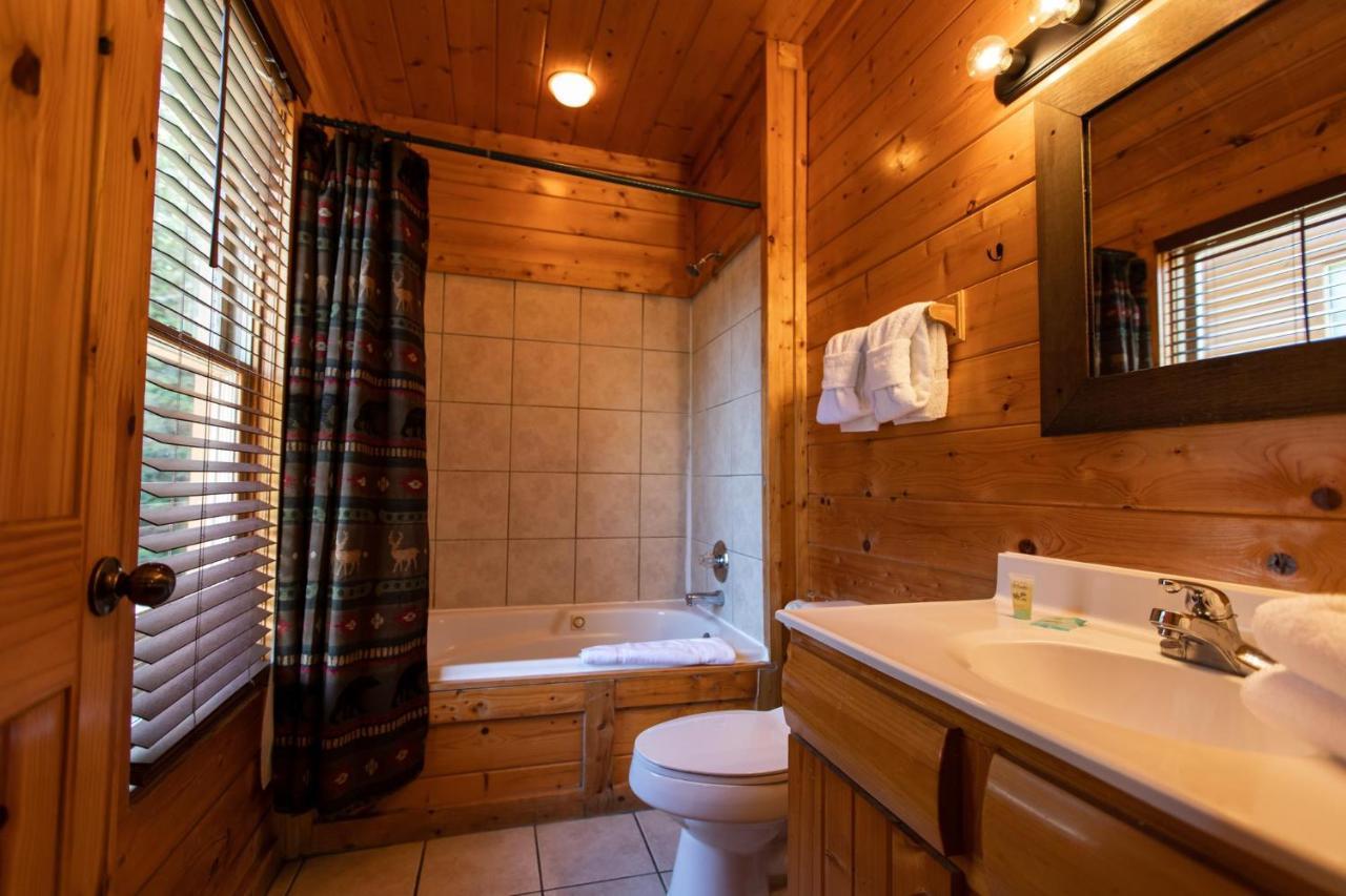 Holiday home Rushing Water - Beautiful Back Yard Along Caney Creek - Hot Tub Game *