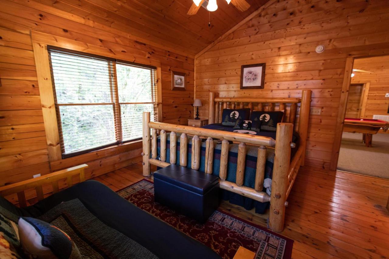 Rushing Water - Beautiful Back Yard Along Caney Creek - Hot Tub Game Holiday home Pigeon Forge