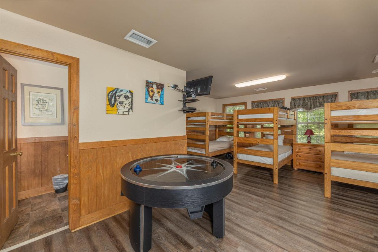 Red Maple Chalet Pigeon Forge