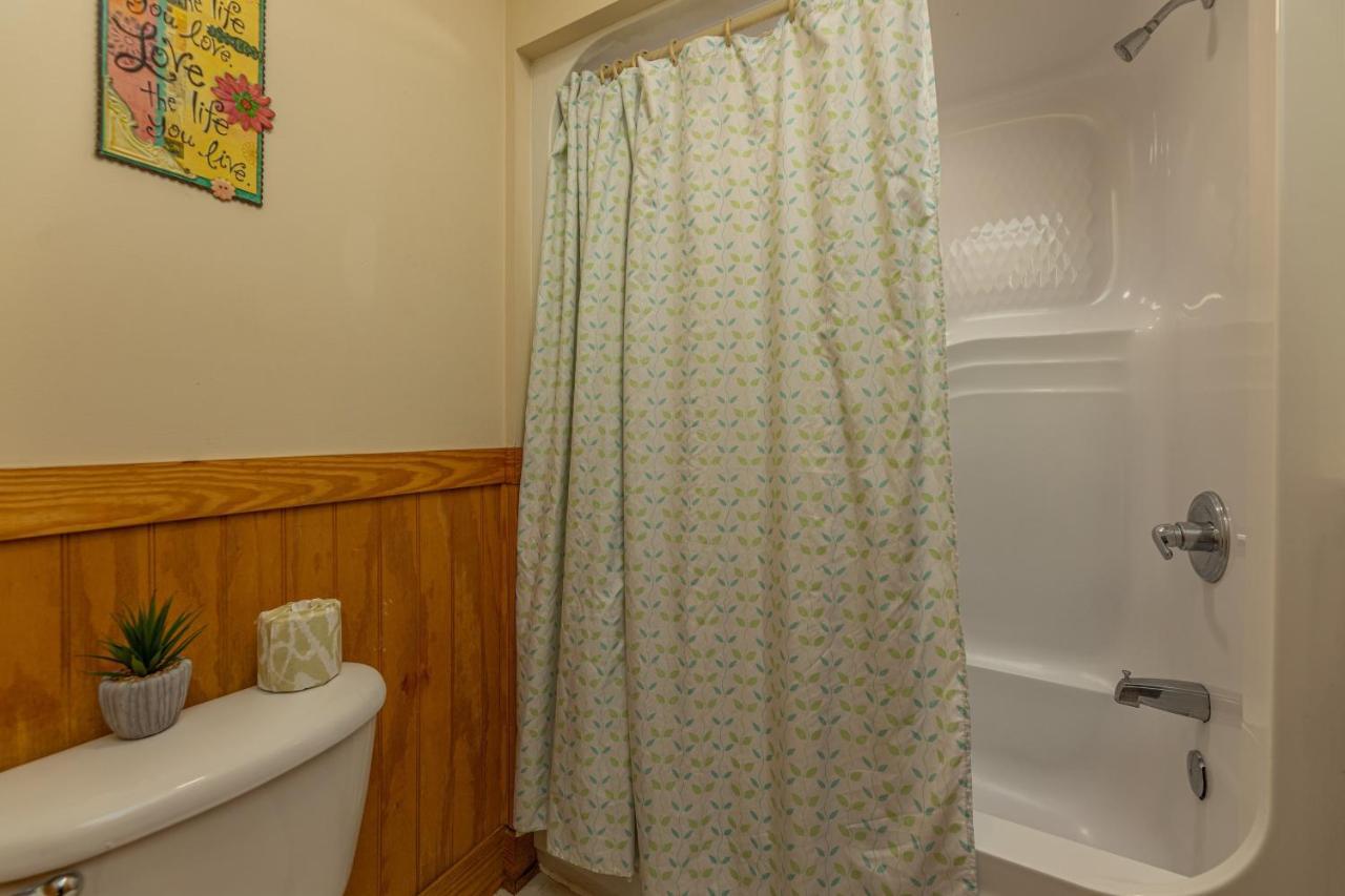 Chalet Red Maple Pigeon Forge