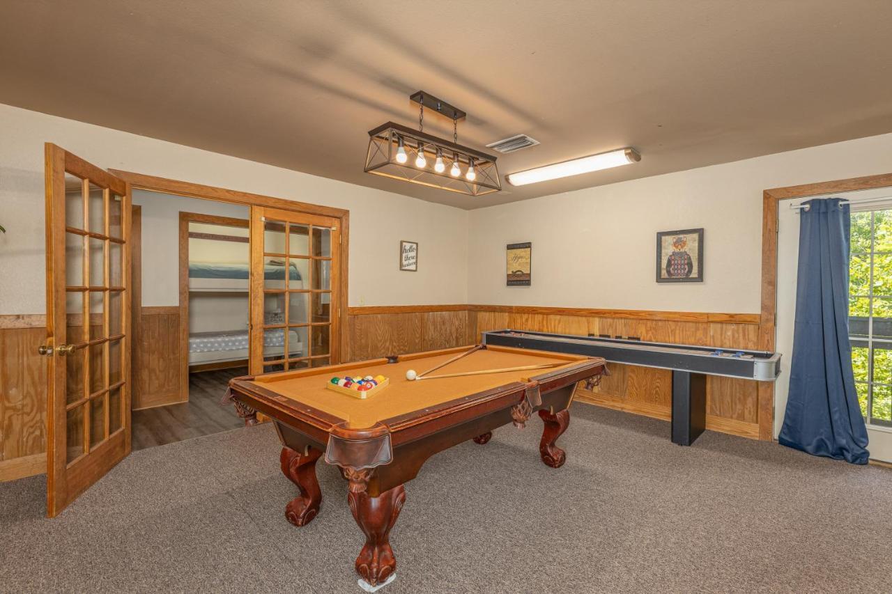 Chalet Red Maple Pigeon Forge