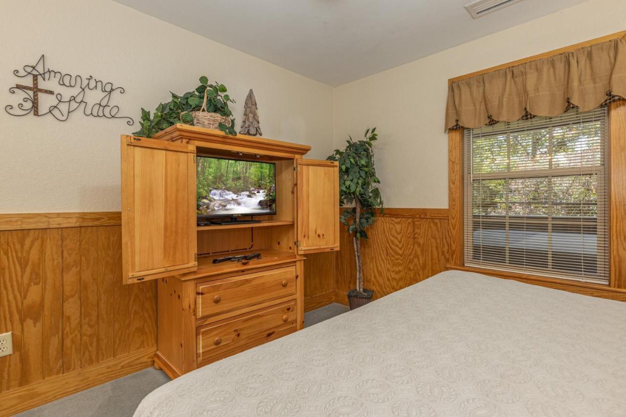 Red Maple Chalet Pigeon Forge