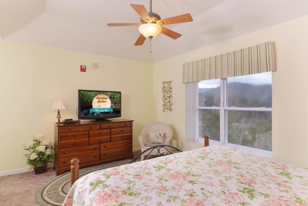 Whispering Pines 653 * Pigeon Forge