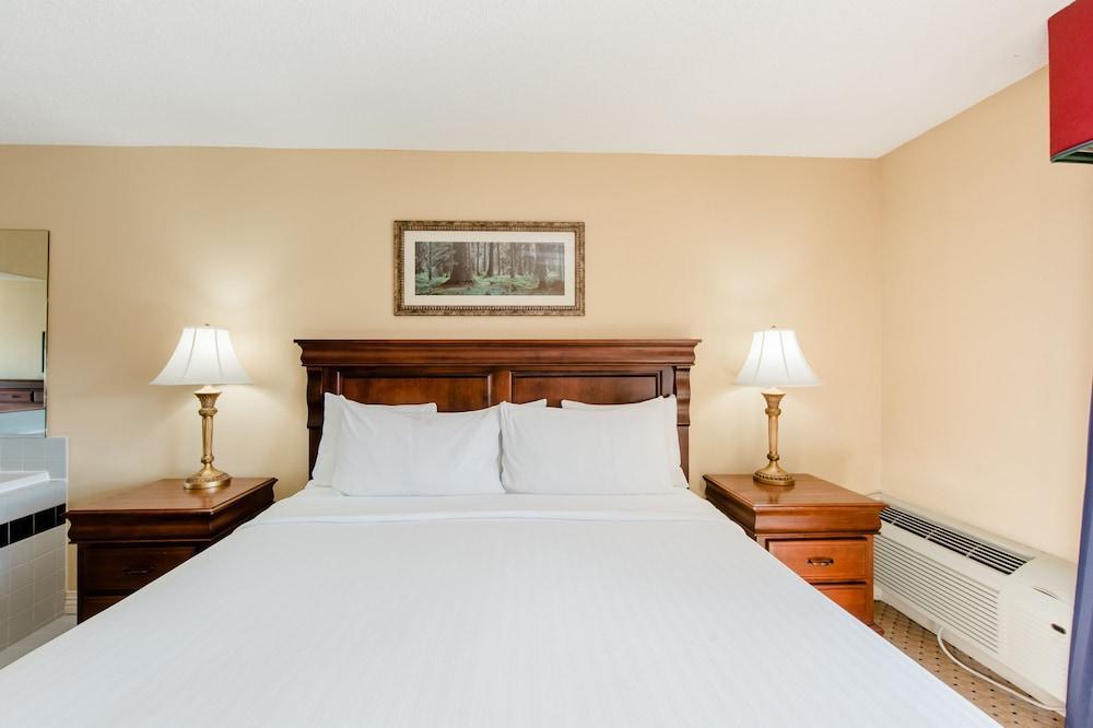 Music Road And Hotel 3*