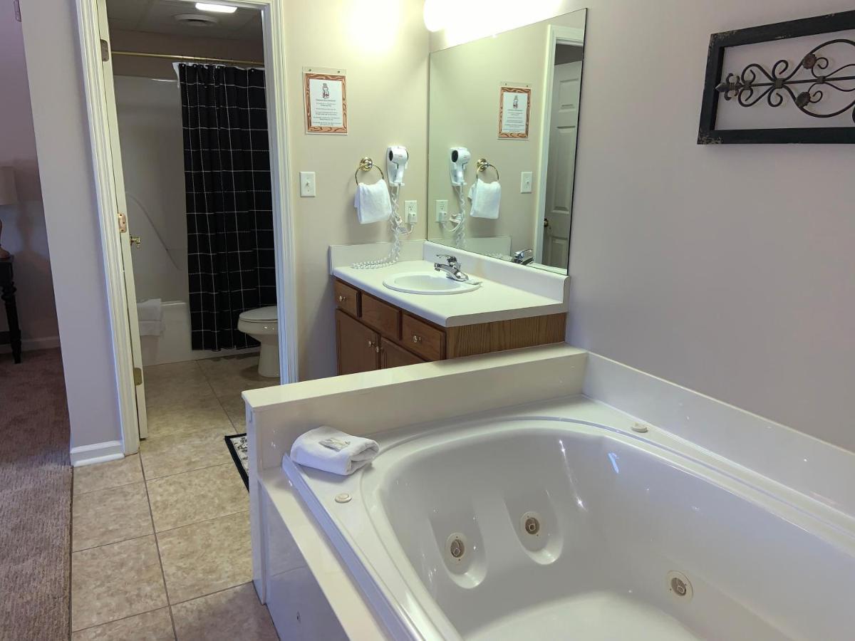 Whispering Pines 114 Holiday home