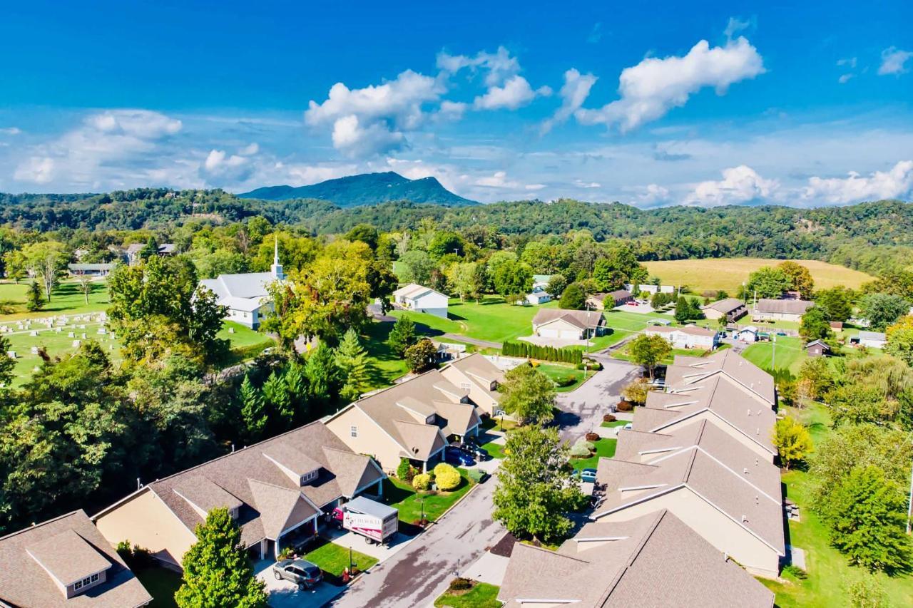 Holiday home With Community Pool - 2 Miles To The Island! Pigeon Forge