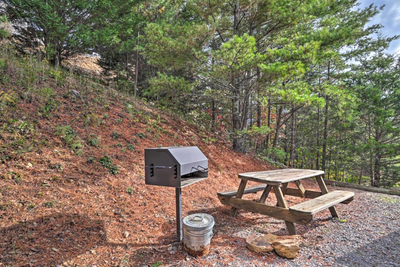 Smoky Mountain Retreat With Hot Tub, Arcade Games *
