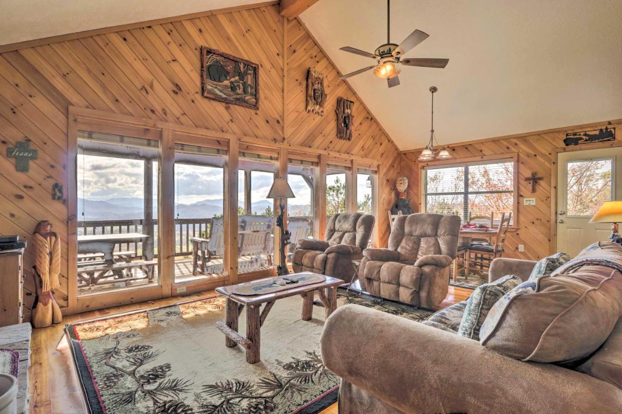 Holiday home Smoky Mountain Retreat With Hot Tub, Arcade Games *