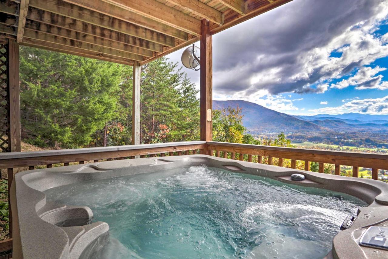 Smoky Mountain Retreat With Hot Tub, Arcade Games Holiday home Pigeon Forge