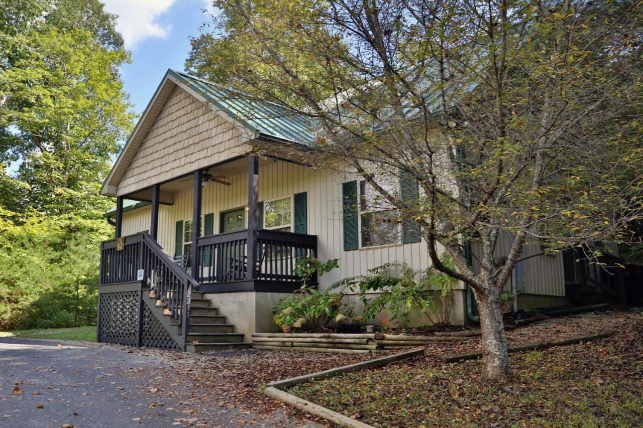 Chalet Apple Blossom #10 Pigeon Forge