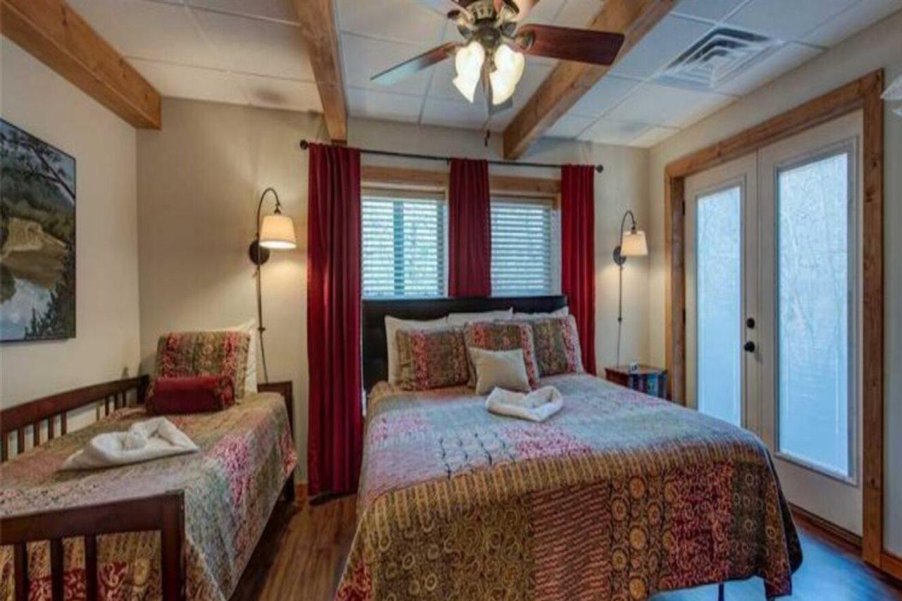 Emory House 8 Bedroom With Hot Tub Pigeon Forge