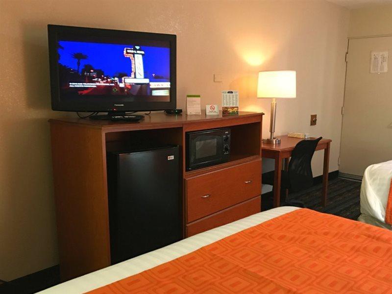 Howard Johnson By Wyndham Hotel