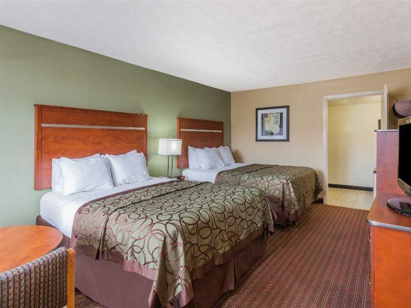 Hotel Baymont By Wyndham Near Island Drive Pigeon Forge