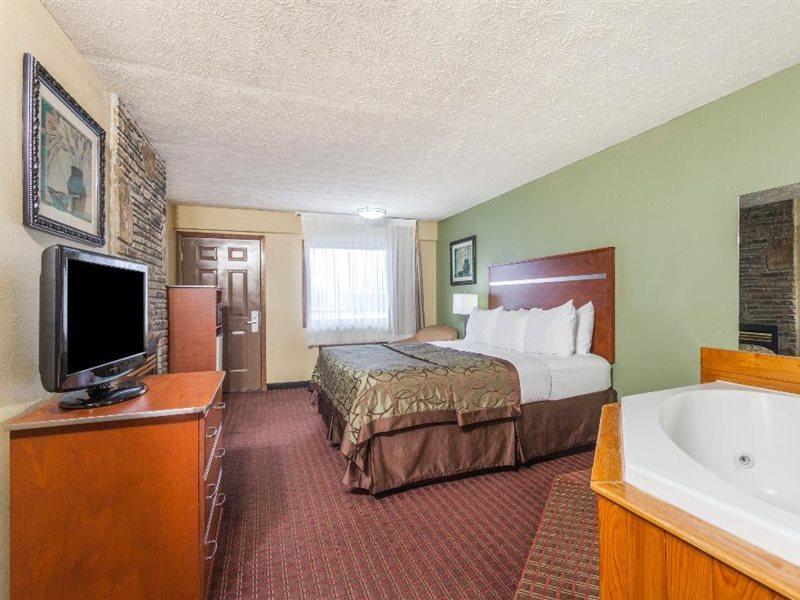 Hotel Baymont By Wyndham Near Island Drive 3*