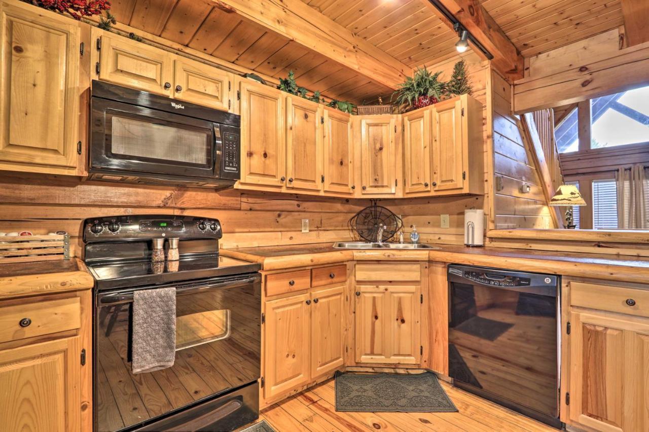 With Games, 1 Mi To Parkway! Holiday home