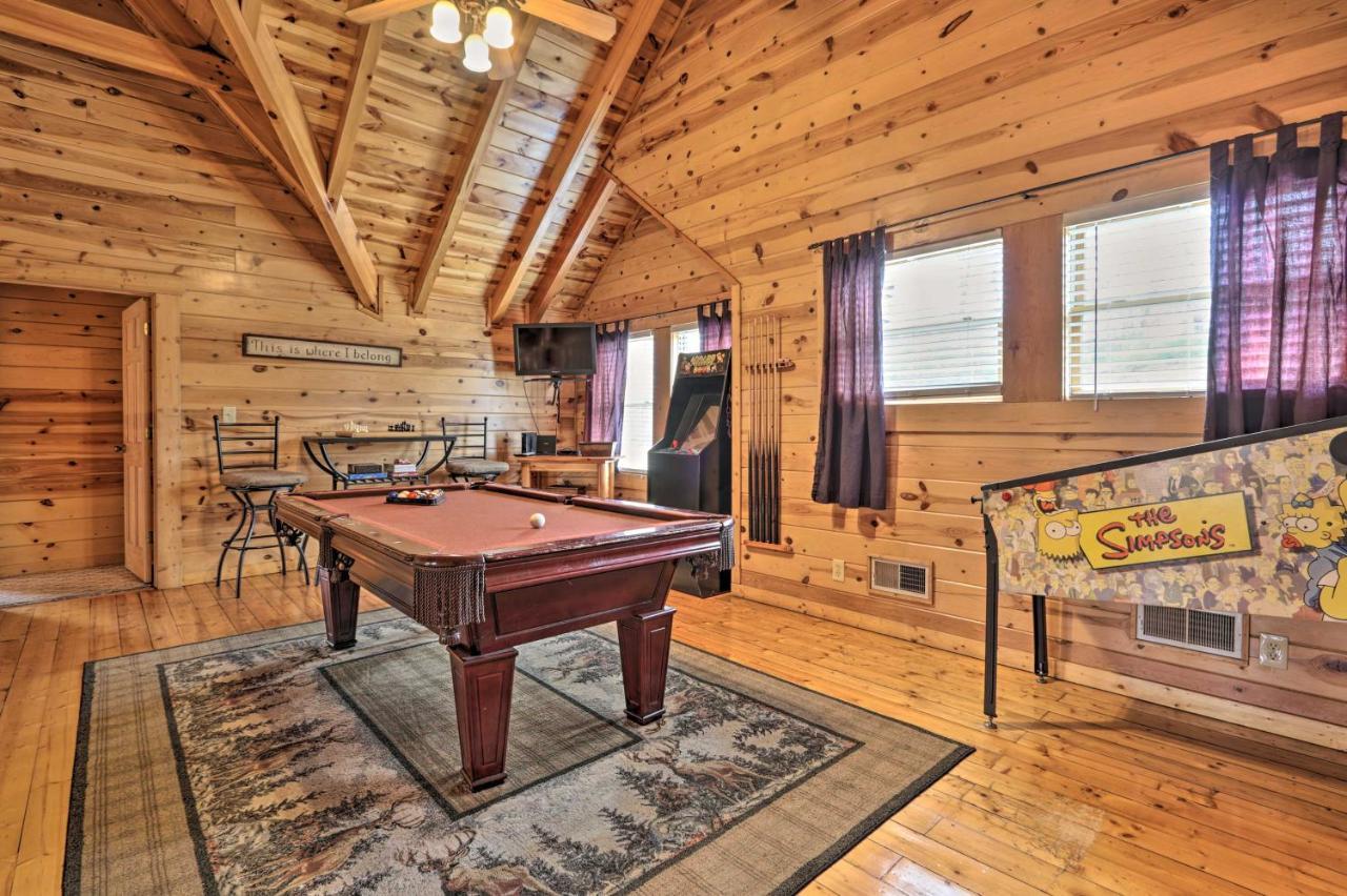 Holiday home With Games, 1 Mi To Parkway!