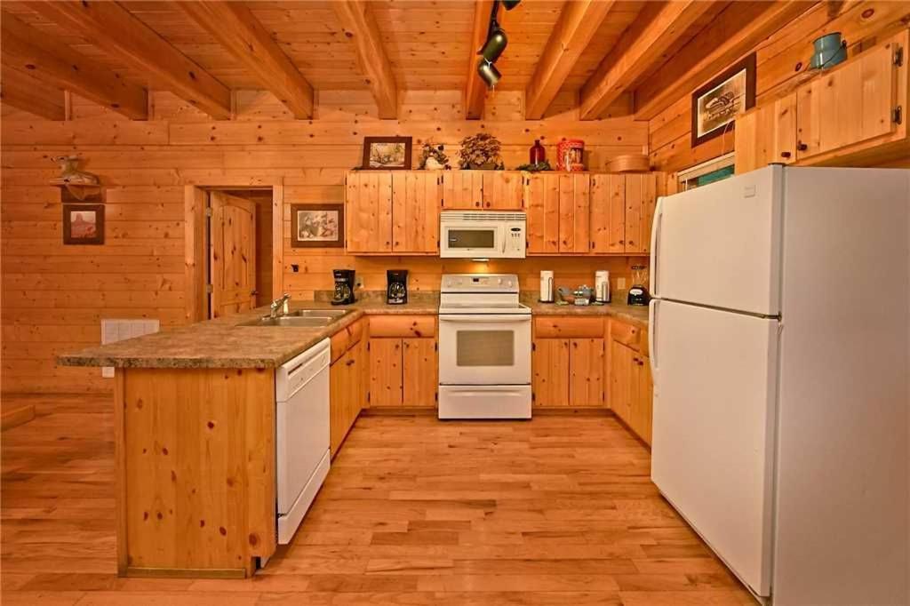 Holiday home Rushing Water - Beautiful Back Yard Along Caney Creek - Hot Tub Game Pigeon Forge