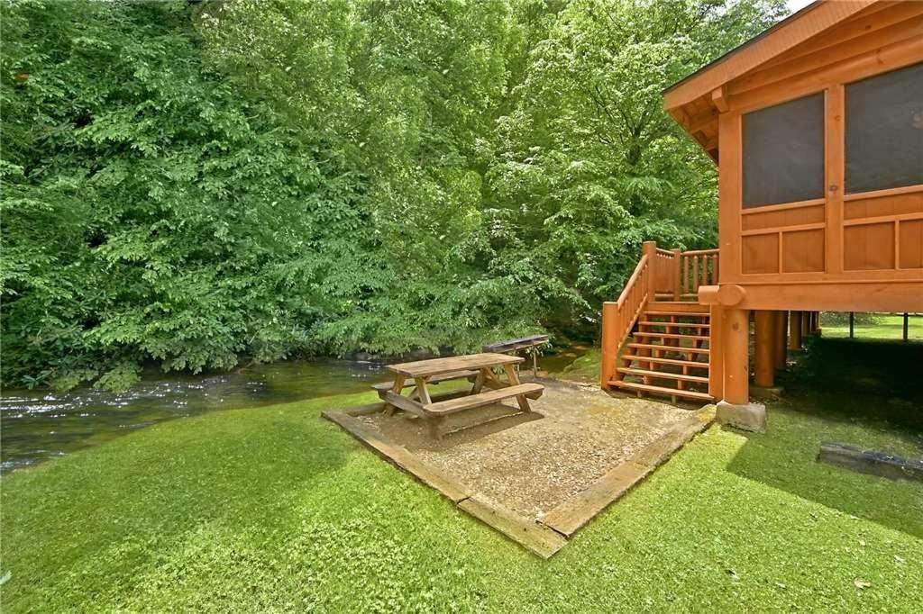Rushing Water - Beautiful Back Yard Along Caney Creek - Hot Tub Game