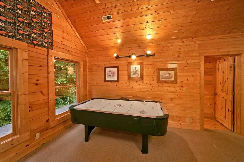 Rushing Water - Beautiful Back Yard Along Caney Creek - Hot Tub Game Holiday home