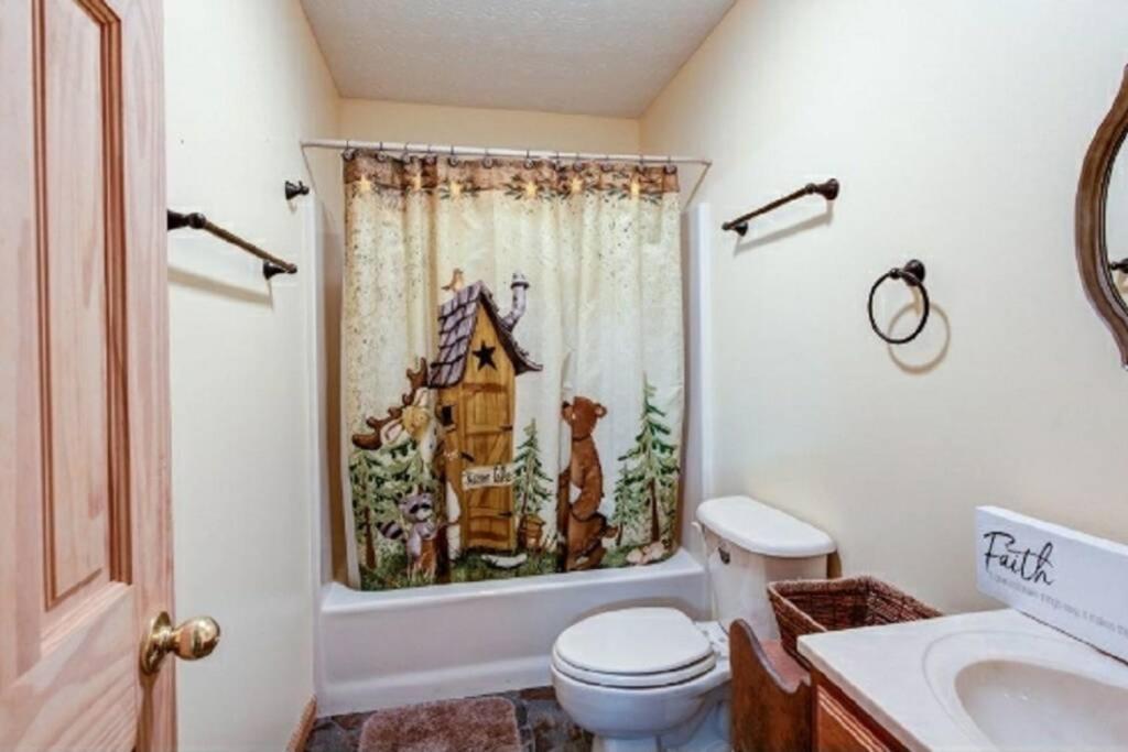 Bearfootin' Retreat In The Great Smoky Mountains Pigeon Forge