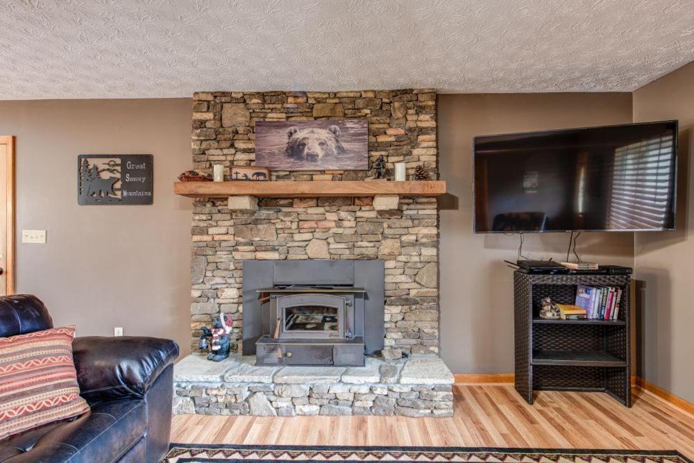 Bearfootin' Retreat In The Great Smoky Mountains Holiday home Pigeon Forge