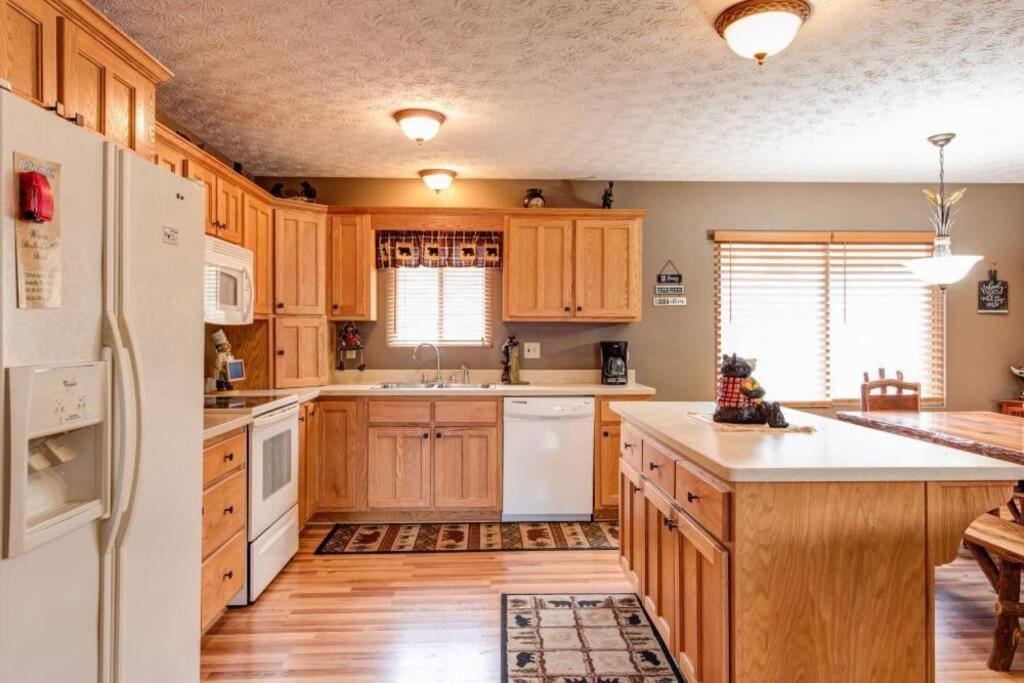 Bearfootin' Retreat In The Great Smoky Mountains