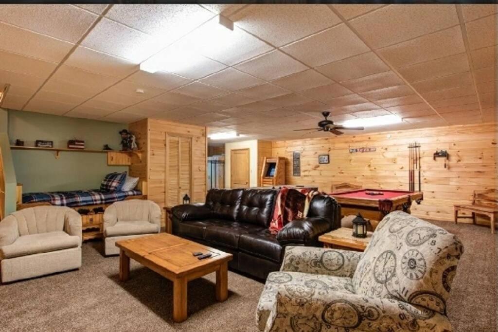 Bearfootin' Retreat In The Great Smoky Mountains Pigeon Forge