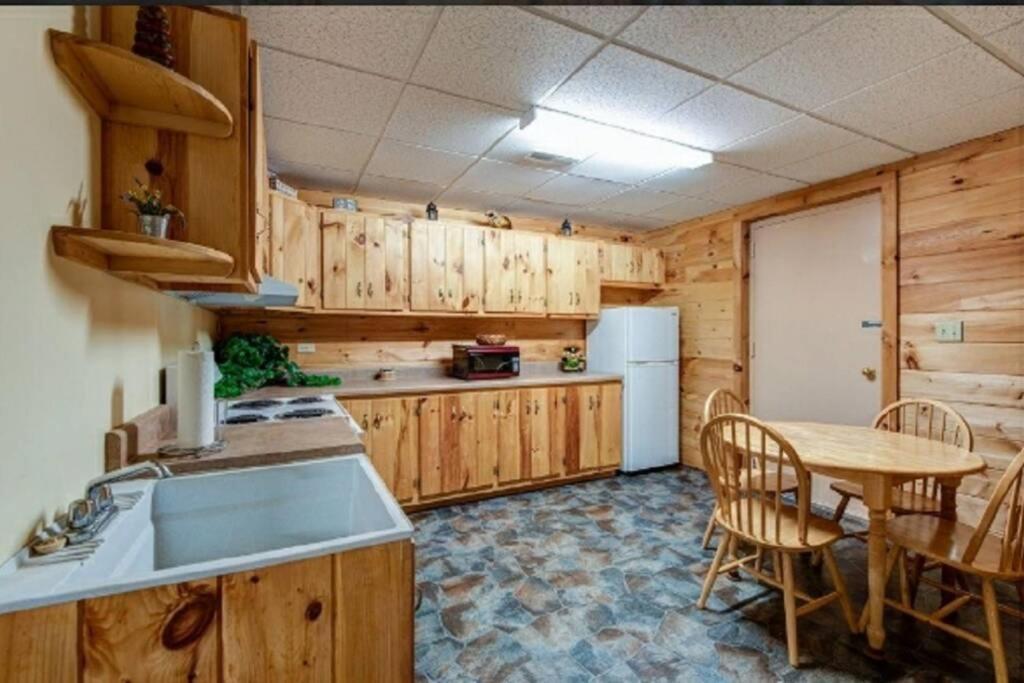 Bearfootin' Retreat In The Great Smoky Mountains *